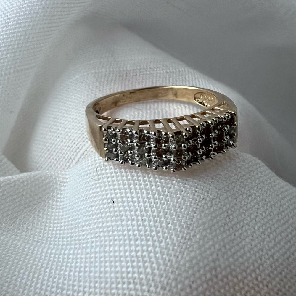 VTG Diamond and Gold Ring 10K Size 7.5 - Picture 2 of 10